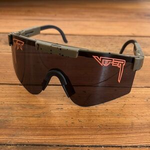 Pit Vipers with case